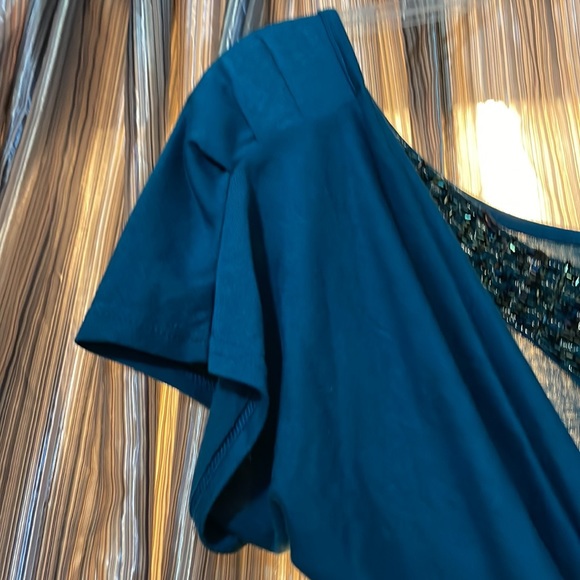 Absolutely Stunning Beaded Back Top - Picture 3 of 14